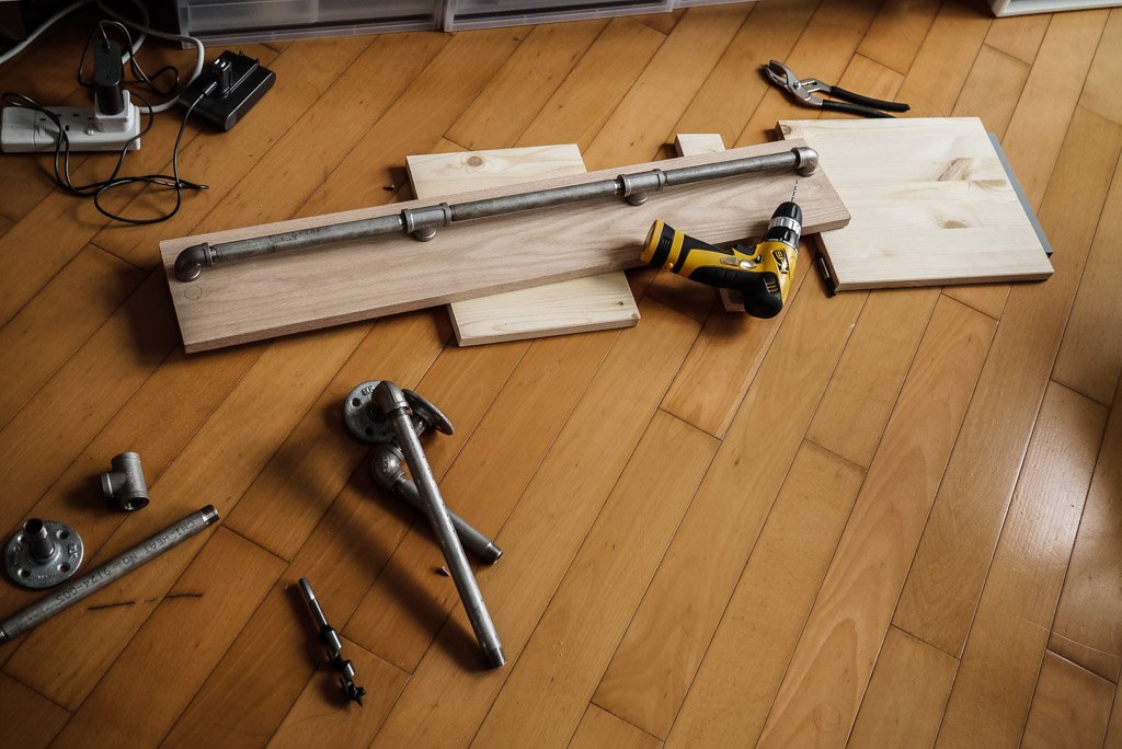 diy industrial pipe shelves-35