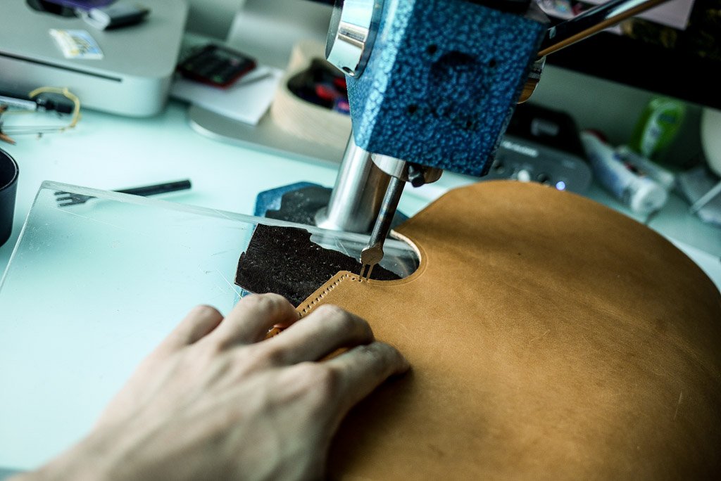 Leather-Bag-company-logo-09